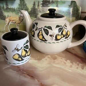 Pear and Bee Teapot Set